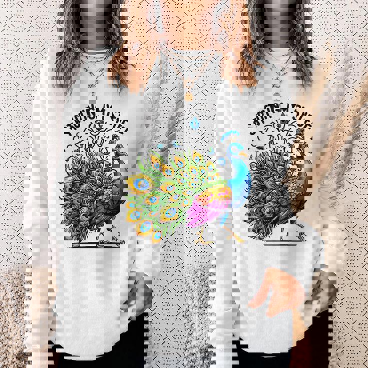 Strutting Mytuff カラフル 孔雀好き スウェットシャツ 彼女への贈り物