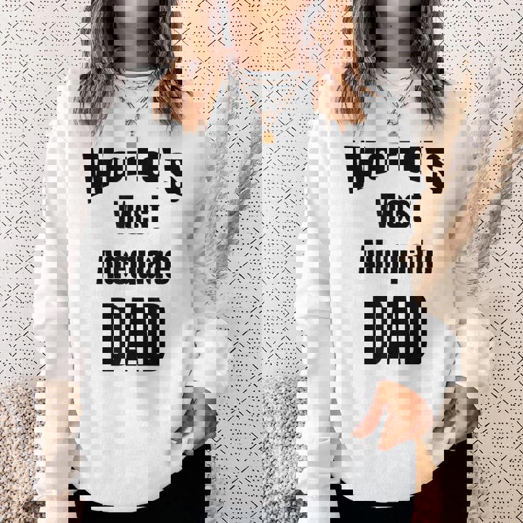 World's Most Adequate Dad はポップへの面白いギフトになります。 スウェットシャツ 彼女への贈り物