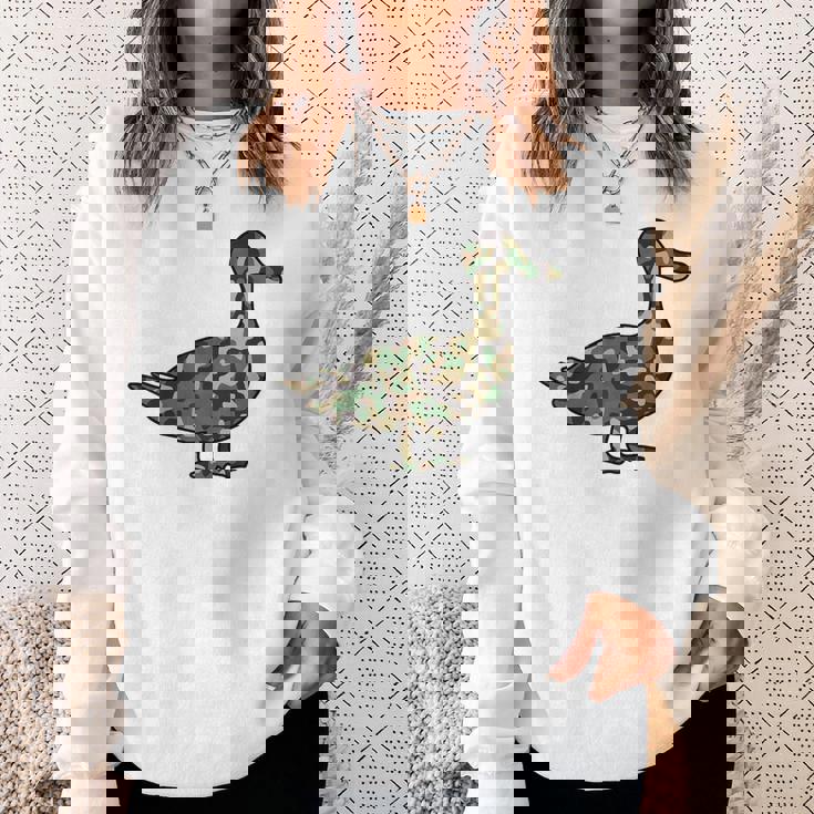 「鴨フラージュ」かも カモフラージュ 迷彩 ダジャレ 駄洒落 動物 鳥 カモ 鳧 カムフラージュ 兵士 軍隊 軍人 国防 スウェットシャツ 彼女への贈り物