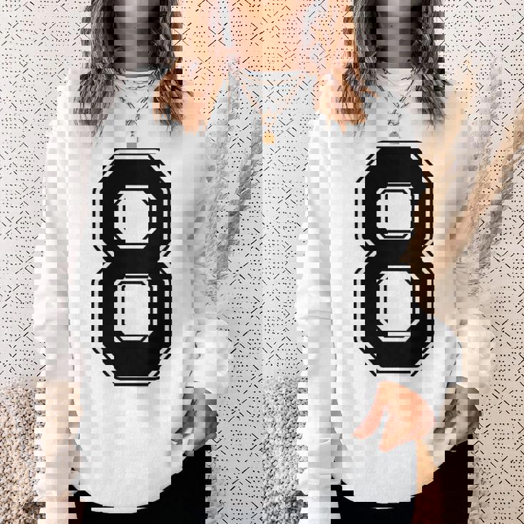 【バックプリント・背中側】8 数字 背番号 ユニフォーム ナンバー【ブラック／黒 の文字】スポーツ 練習着 部活 スウェットシャツ 彼女への贈り物