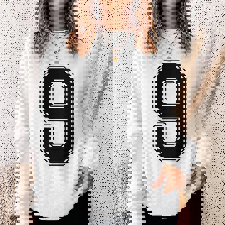 【バックプリント・背中側】9 数字 背番号 ユニフォーム ナンバー【ブラック／黒 の文字】スポーツ 練習着 部活 スウェットシャツ 彼女への贈り物