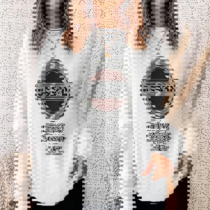 【バックプリント・背中側】Ossan おっさん（車好き ロゴ エンブレム パロディ）【変なデザイン屋さん】文字 面白い スウェットシャツ 彼女への贈り物