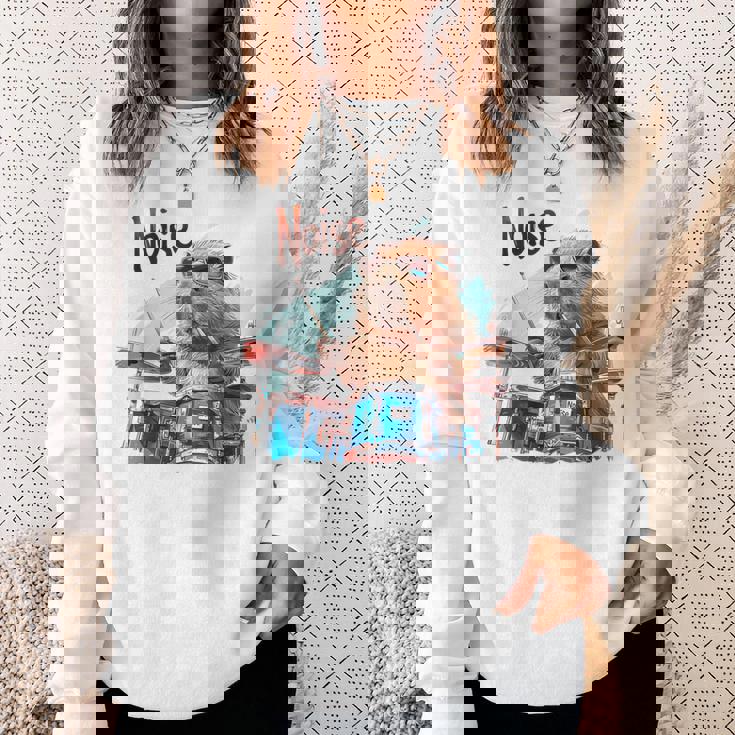 おかしなカピバラがドラムを奏でる スウェットシャツ 彼女への贈り物