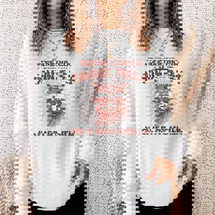 お前は利口なやつかおなら臭いのどっちかだ スウェットシャツ 彼女への贈り物