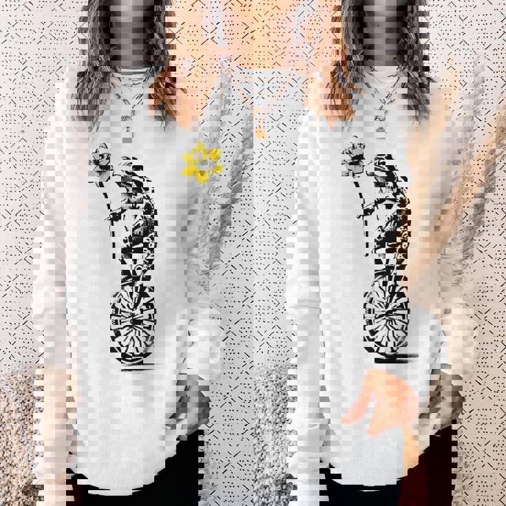 かわいい面白いカエルの一輪車 スウェットシャツ 彼女への贈り物