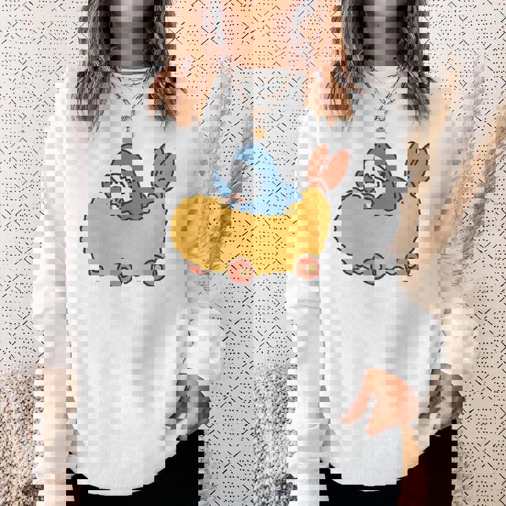 エビフライのくるまを運転するサメ スウェットシャツ 彼女への贈り物