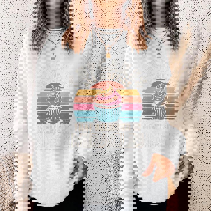 カップケーキは奇跡を信じたマフィンです レトロカップケーキ 長袖tシャツ スウェットシャツ 彼女への贈り物