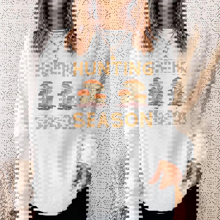 キノコ狩りの季節 長袖tシャツ スウェットシャツ 彼女への贈り物