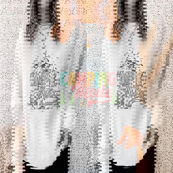 キャンプモード おもしろキャンパー 自然愛好家 スカウト ハローサマー スウェットシャツ 彼女への贈り物