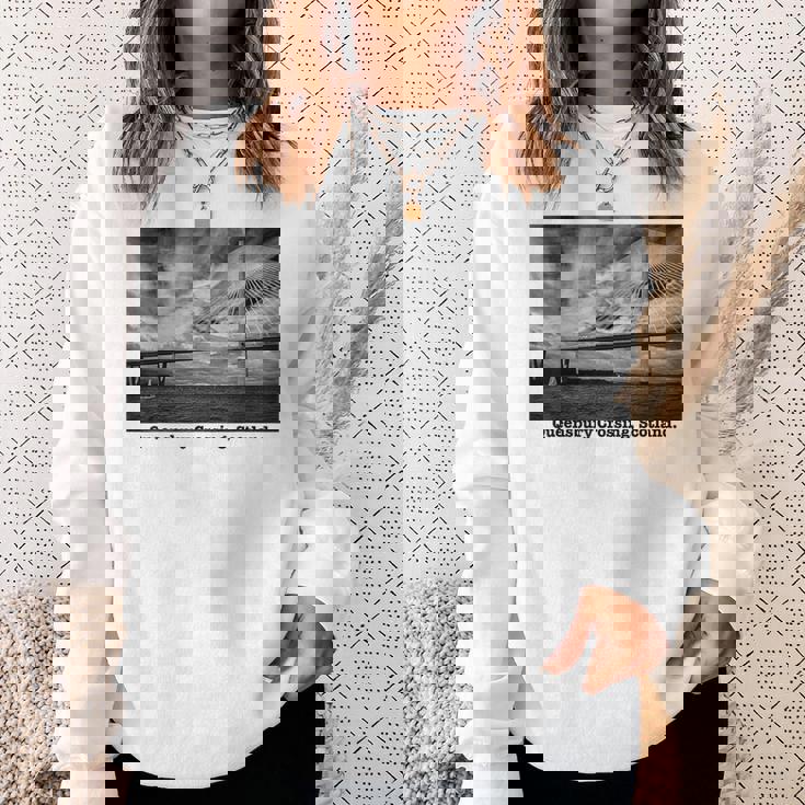 クイーンズベリークロッシング スコットランド 写真 風景 B&W ライト スウェットシャツ 彼女への贈り物