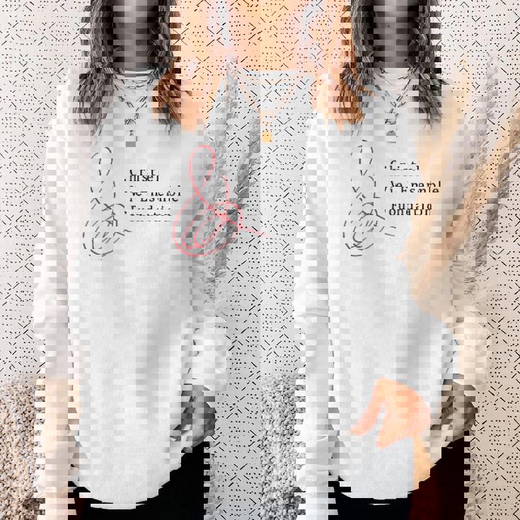 クリステル財団オフィシャルロゴ スウェットシャツ 彼女への贈り物