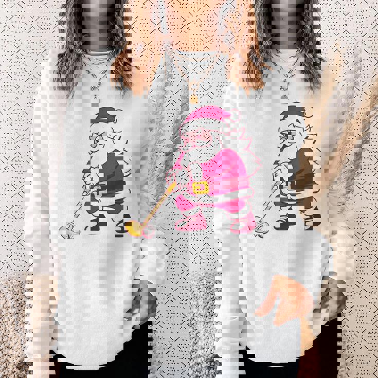 ゴルフをする面白い醜いクリスマスサンタ。 スウェットシャツ 彼女への贈り物