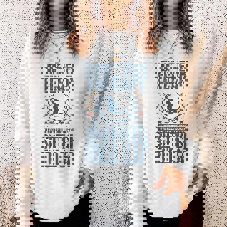 セラピーは要らない、スコティッシュ・フォールドの猫を抱きしめて スウェットシャツ 彼女への贈り物