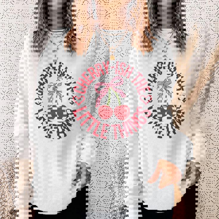 チェリーっぽいザ・リトル・シングス・ファニー・チェリッシュ・チェリー スウェットシャツ 彼女への贈り物