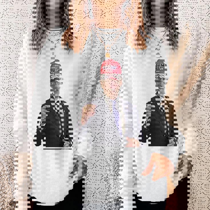 トランプの帽子をかぶったバイデンの陽気なグラフィック 長袖tシャツ スウェットシャツ 彼女への贈り物