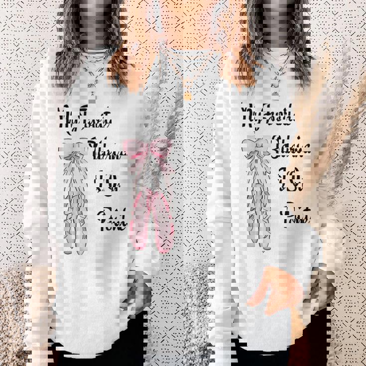 バレエバレリーナダンス My Favorite Ballerina Is On Pointe スウェットシャツ 彼女への贈り物