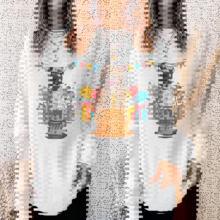 パグ 1歳 誕生日 お祝い ケーキ ペット 動物 犬 オーナー パグ スウェットシャツ 彼女への贈り物