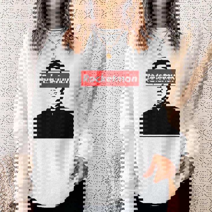 パロディ Kim Jung Un Rocketman ボックスロゴtシャツ スウェットシャツ 彼女への贈り物