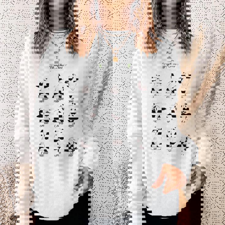 パンダヨガポーズ、パンダは異なるヨガポジションを作ります。 スウェットシャツ 彼女への贈り物