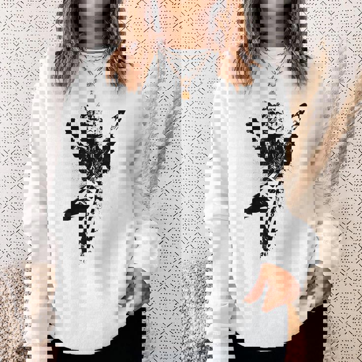 フライングvギターで遊ぶ猫 スウェットシャツ 彼女への贈り物