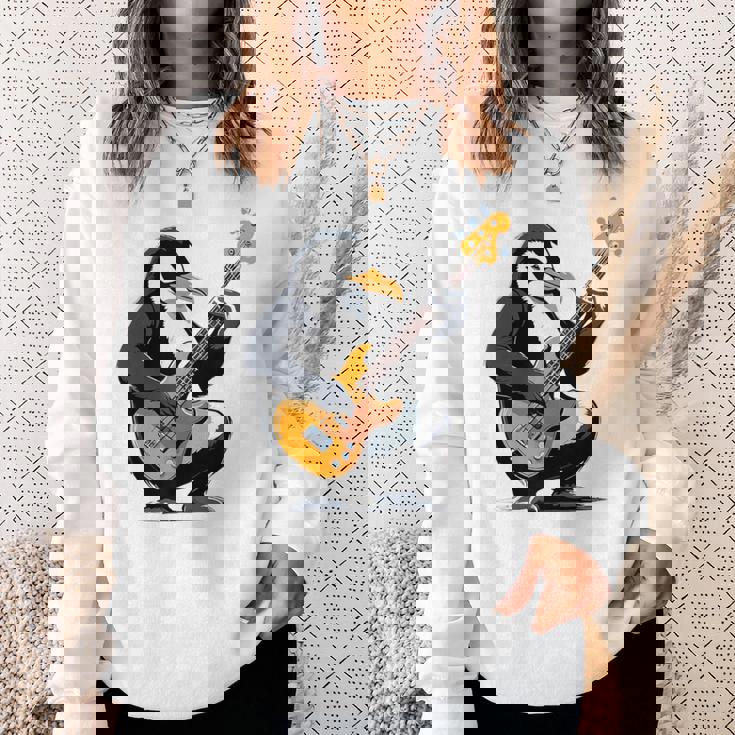 ベースギターを弾くペンギン ペンギン スウェットシャツ 彼女への贈り物