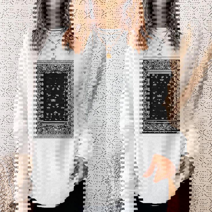 ホワイトブラックバンダナプリントtシャツ ペイズリー柄 スウェットシャツ 彼女への贈り物