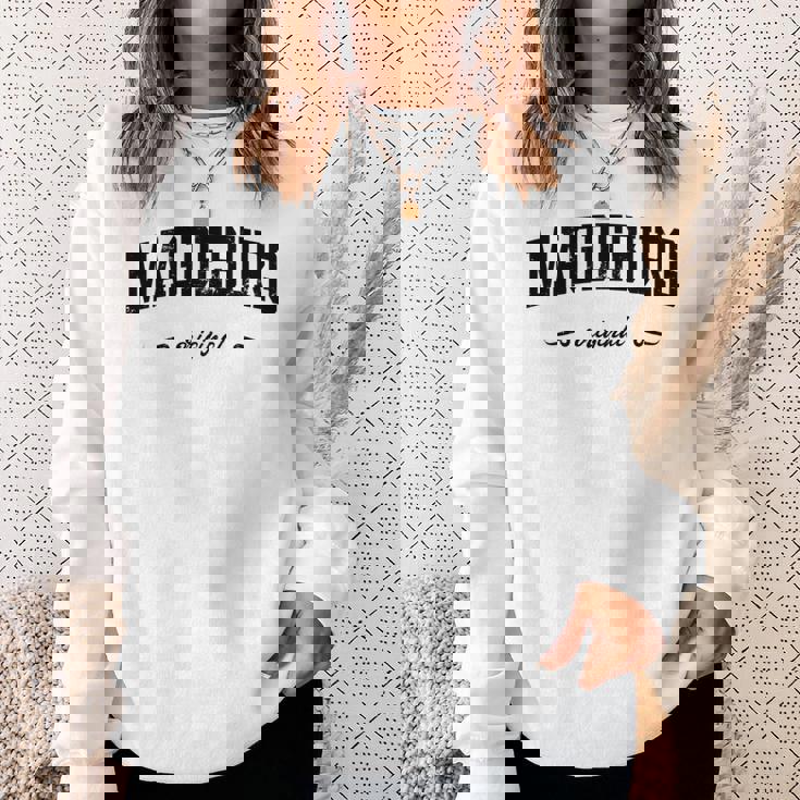 マクデブルク、東ドイツ、東ドイツ、カレッジデザイン 長袖tシャツ スウェットシャツ 彼女への贈り物