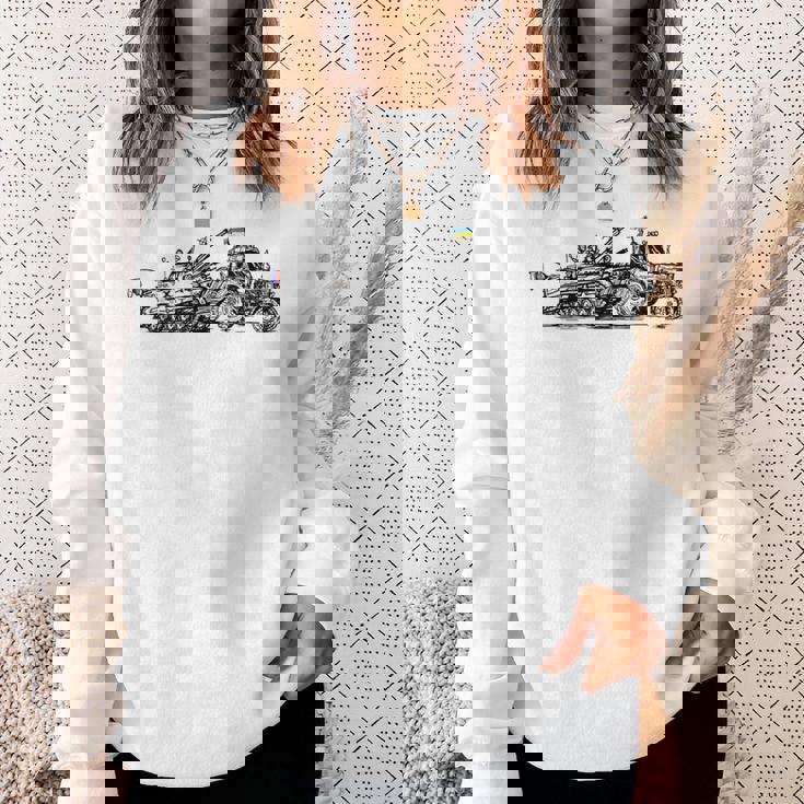 ロシアのbmpを盗むウクライナの農家 ウクライナを支援 スウェットシャツ 彼女への贈り物