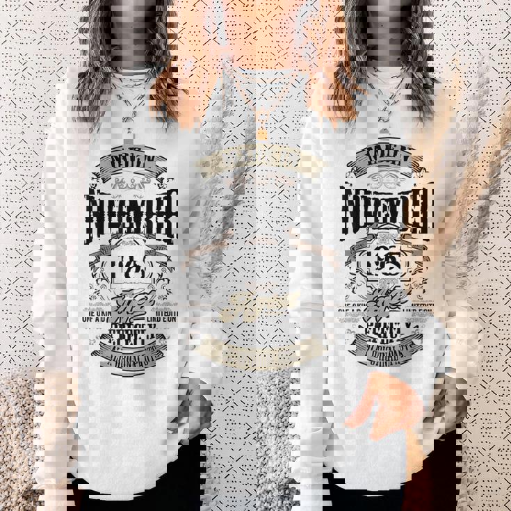 ヴィンテージ還暦祝い 1965年11月生まれ 60歳 スウェットシャツ 彼女への贈り物