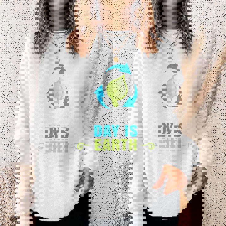 毎日のハッピーアースデイtシャツはアースデイのリサイクルです スウェットシャツ 彼女への贈り物