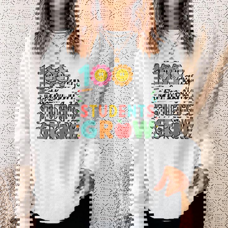 生徒たちが幸せに育つ100日間の学校を見る スウェットシャツ 彼女への贈り物