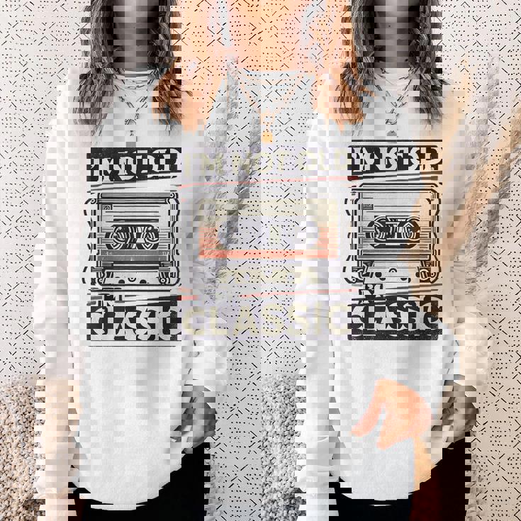 私は老けていない 私はクラシック 面白いレトロ テクニック スウェットシャツ 彼女への贈り物