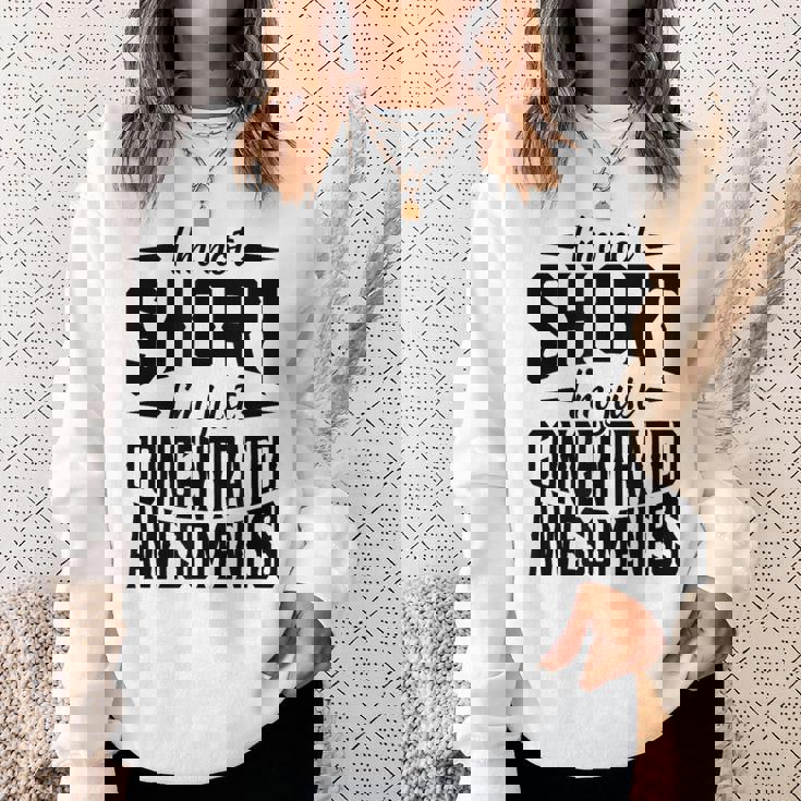 私は背が低いのではなくただ凝縮しているだけです素晴らしさ スウェットシャツ 彼女への贈り物