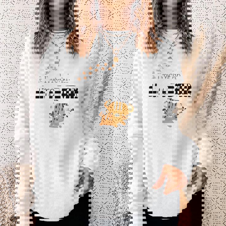 私は虎だ！ロア！ スウェットシャツ 彼女への贈り物