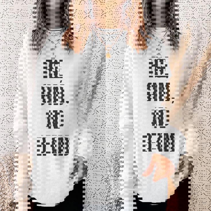 立ち上がって、頑張って、優しくして、ジム、ハッスル、成功、モチベーション スウェットシャツ 彼女への贈り物