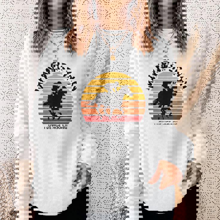 競馬ファンや馬好きの方にお勧め 勝者の走り オシャレな競馬イラスト スウェットシャツ 彼女への贈り物