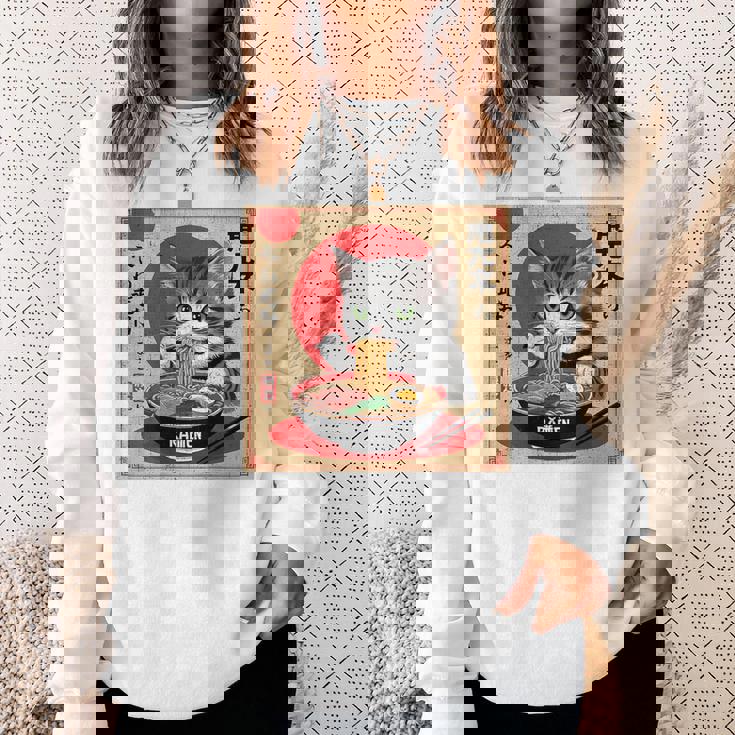 背中にラーメンを食べる緑色の目を持つ日本猫のデザイン。 スウェットシャツ 彼女への贈り物