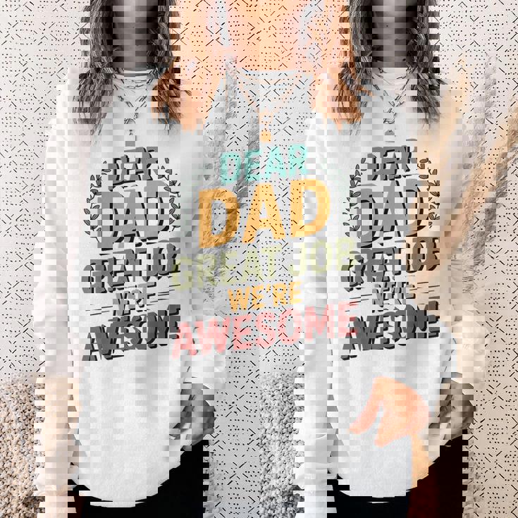 親愛なるお父さん素晴らしい仕事私たちは素晴らしい父の日ありがとう スウェットシャツ 彼女への贈り物