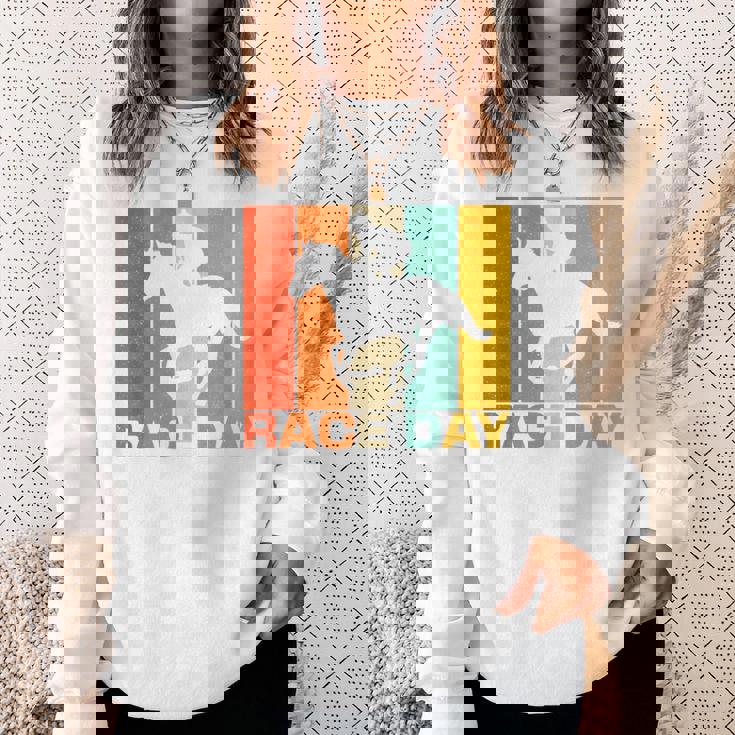 面白い 競馬 ビンテージ レースデー Ky ダービー 馬 ジョッキー スウェットシャツ 彼女への贈り物