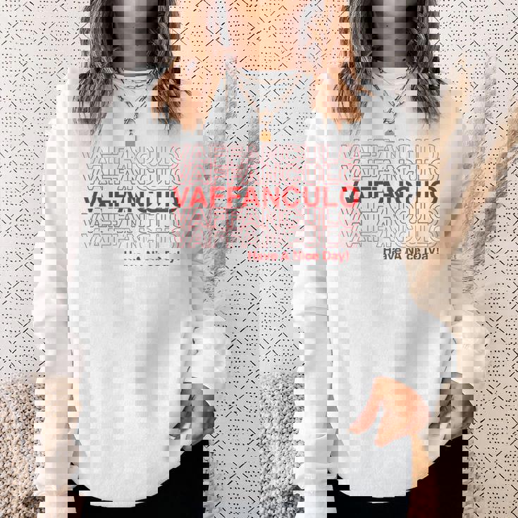 面白いvaffanculoデザイン イタリア語で素敵な一日を。 スウェットシャツ 彼女への贈り物