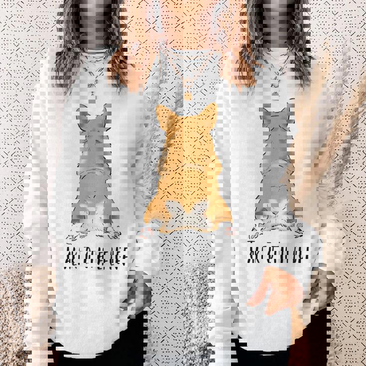 面白いコーギー、コーギーバット、コーギースプルーティング、コーギーママへのギフト。 スウェットシャツ 彼女への贈り物