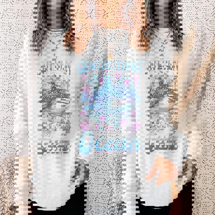 面白いジンベイザメ 動物 優しい海の巨人 スウェットシャツ 彼女への贈り物