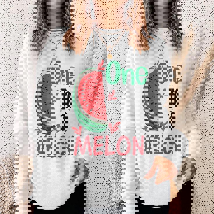 面白いスイカ ハワイのビーチでの休暇 メロンの中のかわいいもの スウェットシャツ 彼女への贈り物