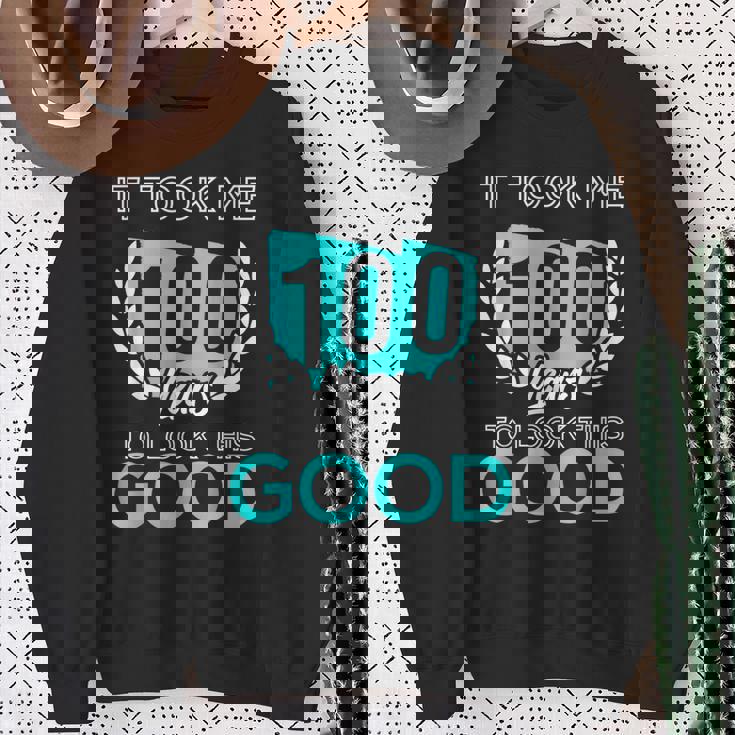 100年かけてここまで来た 面白い誕生日ユーモア スウェットシャツ 年配の女性への贈り物