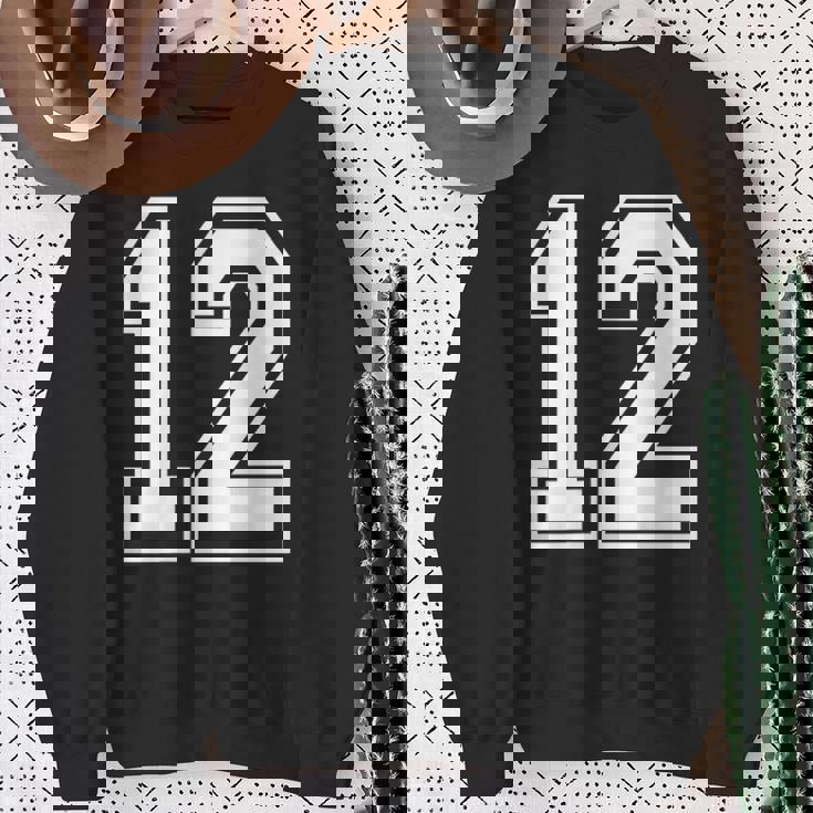 12番の前面と背面にホワイトのプリント。 スウェットシャツ 年配の女性への贈り物