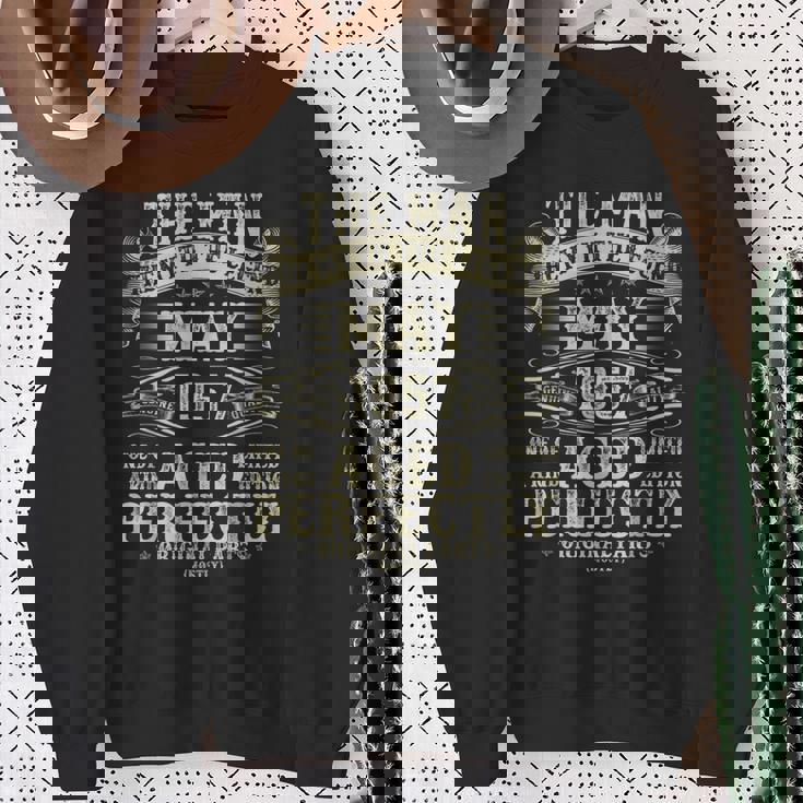 1957年5月 68歳の誕生日プレゼント 男性 68歳 誕生日 スウェットシャツ 年配の女性への贈り物