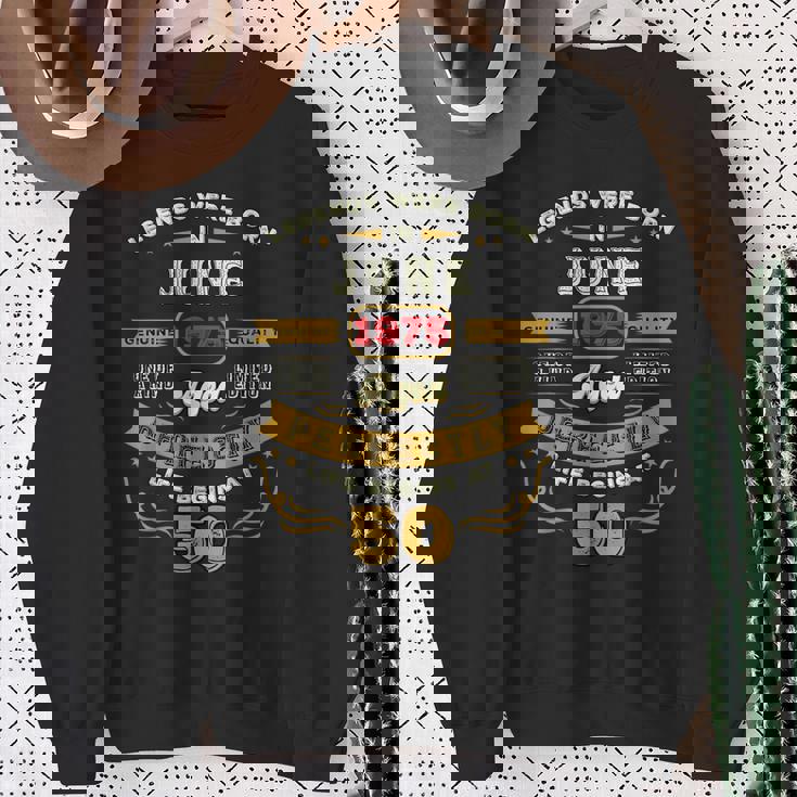 1975年6月生まれ、50歳のヴィンテージ・バースデー・レジェンドたち スウェットシャツ 年配の女性への贈り物