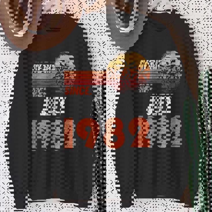 1982年7月から素晴らしい。男女の誕生日。 スウェットシャツ 年配の女性への贈り物