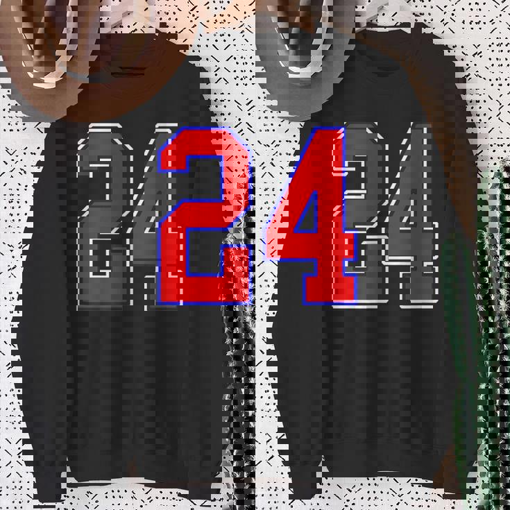 24番の大学スポーツスタイル。レッド、ブルー、ホワイト。 スウェットシャツ 年配の女性への贈り物