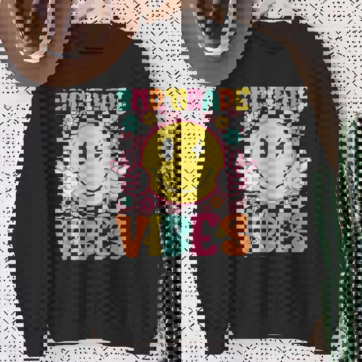 2年生 バイブス スマイルフェイス 新学期 2年生 スウェットシャツ 年配の女性への贈り物